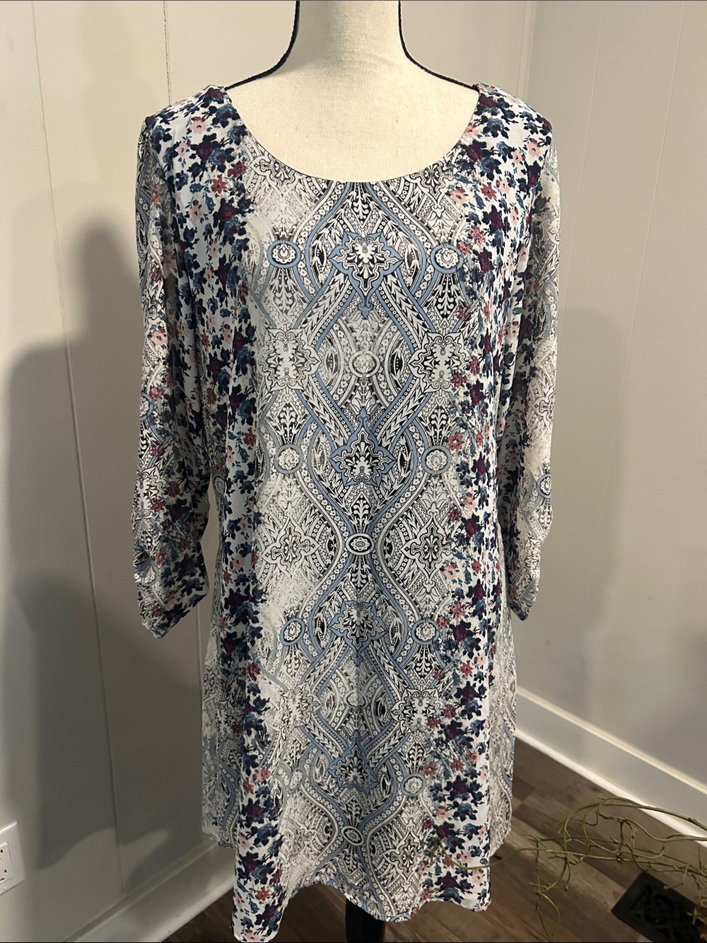 Speechless Blue and White Floral Paisley Long-Sleeve Dress read description